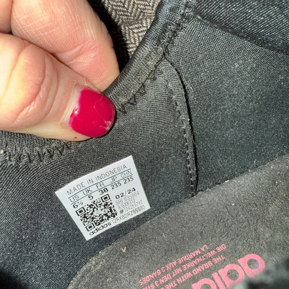 Adidas Black Sneakers 6.5 - Picture 4 of 5